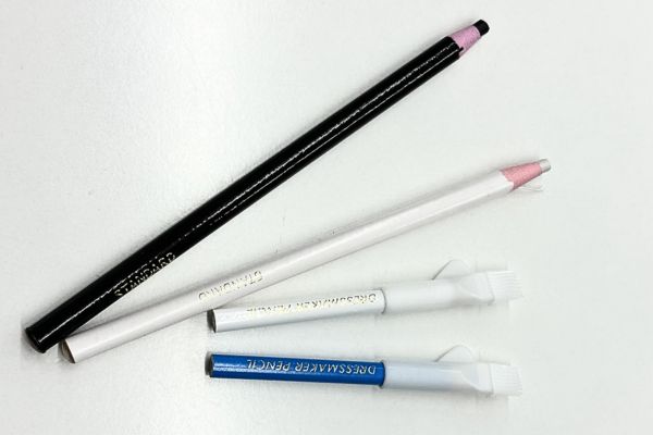 Карандаш БЕЛЫЙ портновский для раскроя ткани со щеточкой